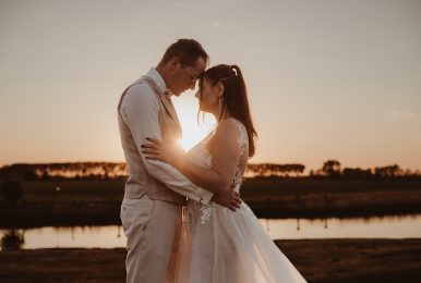 Het verhaal van de bruiloft van Shania & Tonny in Schoondijke – Jeantina Lensen