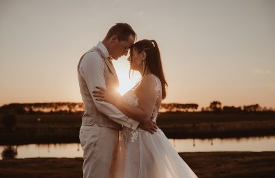 Het verhaal van de bruiloft van Shania & Tonny in Schoondijke – Jeantina Lensen